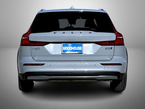 2025 Volvo V60 Cross Country B5 Plus