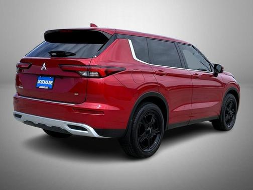 Red Diamond 2023 Mitsubishi Outlander SE