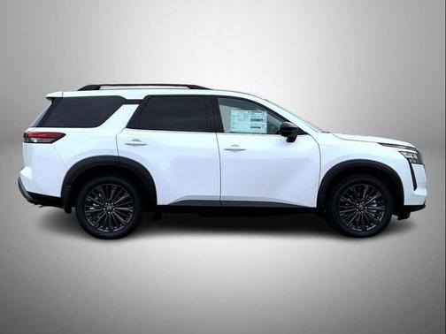 Everest White Pearl Tricoat 2026 Nissan Pathfinder SL