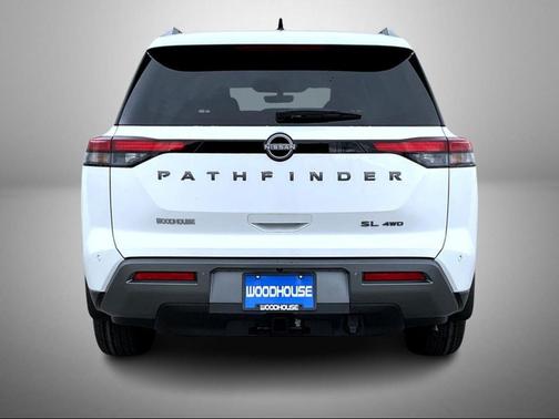 Everest White Pearl Tricoat 2026 Nissan Pathfinder SL