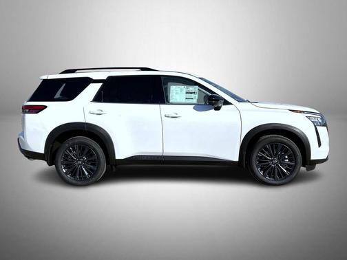 Everest White Pearl Tricoat 2026 Nissan Pathfinder SL