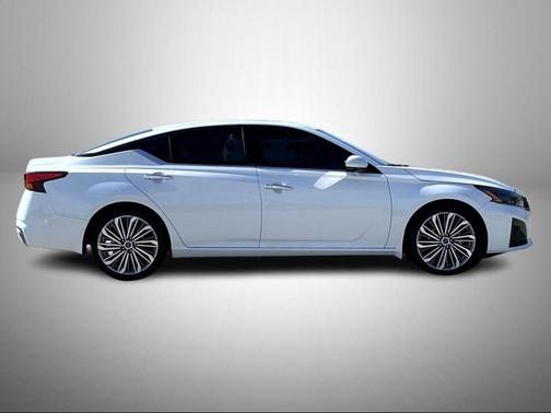 2024 Nissan Altima 2.5 SL