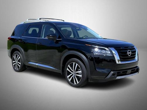 Super Black 2025 Nissan Pathfinder Platinum 4WD