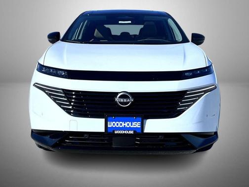 Everest White Pearl Tricoat/Super Black 2026 Nissan Murano Platinum