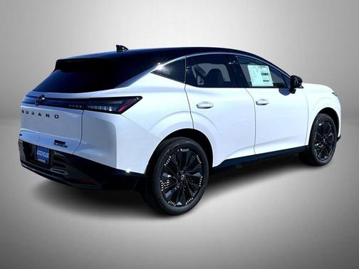Everest White Pearl Tricoat/Super Black 2026 Nissan Murano Platinum