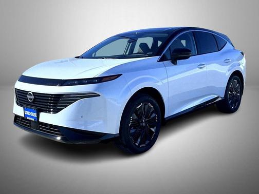 Everest White Pearl Tricoat/Super Black 2026 Nissan Murano Platinum