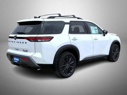 Everest White Pearl Tricoat 2026 Nissan Pathfinder SL