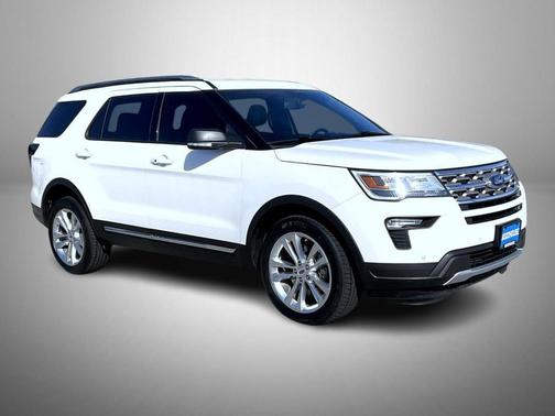 White Platinum Clearcoat Metallic 2019 Ford Explorer XLT