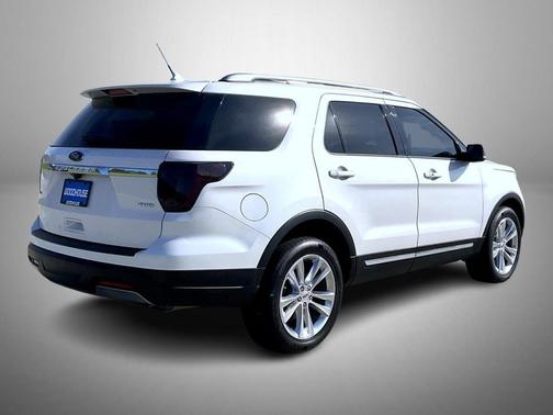White Platinum Clearcoat Metallic 2019 Ford Explorer XLT