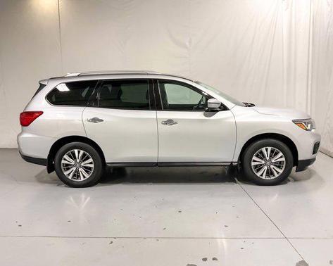 2019 Nissan Pathfinder SV