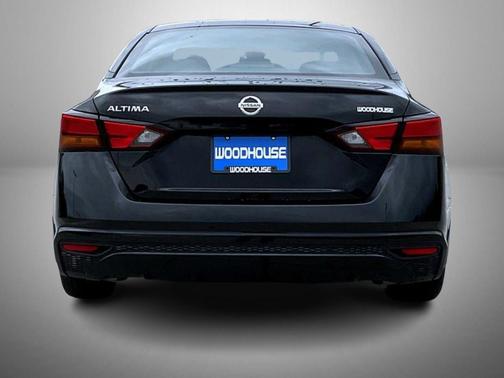Super Black Clearcoat 2022 Nissan Altima S FWD