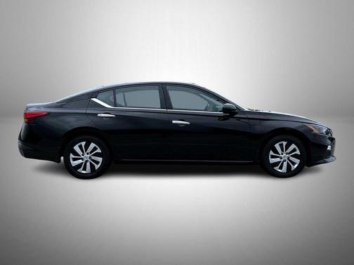 Super Black Clearcoat 2022 Nissan Altima S FWD
