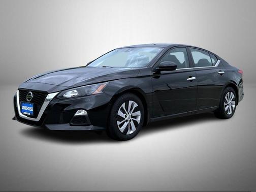 Super Black Clearcoat 2022 Nissan Altima S FWD