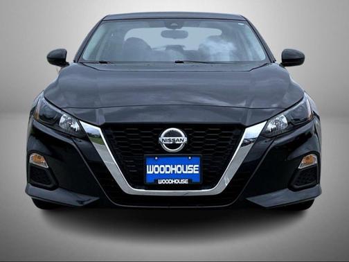 Super Black Clearcoat 2022 Nissan Altima S FWD