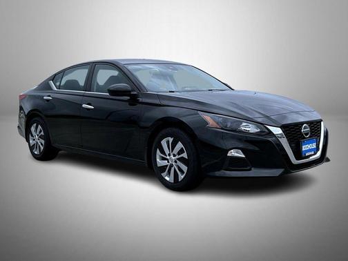 Super Black Clearcoat 2022 Nissan Altima S FWD