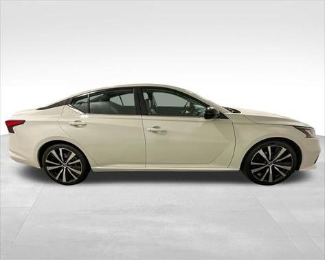 2022 Nissan Altima SR FWD