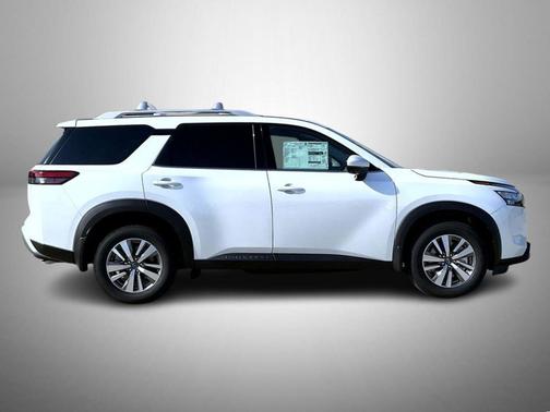 2025 Nissan Pathfinder SL 4WD