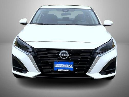Pearl White Tricoat 2023 Nissan Altima 2.5 SL