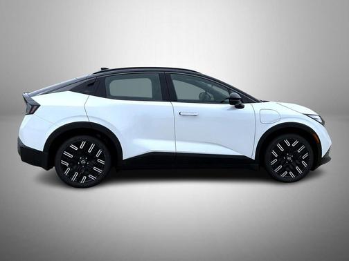 Everest White Pearl/Black 2026 Nissan Leaf PLATINUM+