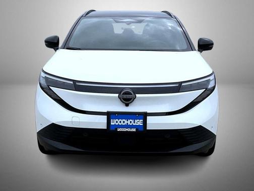 Everest White Pearl/Black 2026 Nissan Leaf PLATINUM+