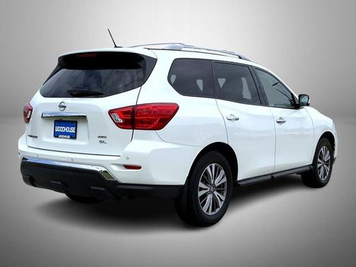 Pearl White 2018 Nissan Pathfinder SL
