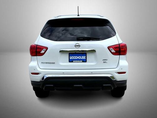 Pearl White 2018 Nissan Pathfinder SL