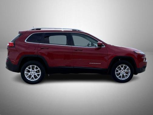 Deep Cherry Red Crystal Pearlcoat 2017 Jeep Cherokee Latitude