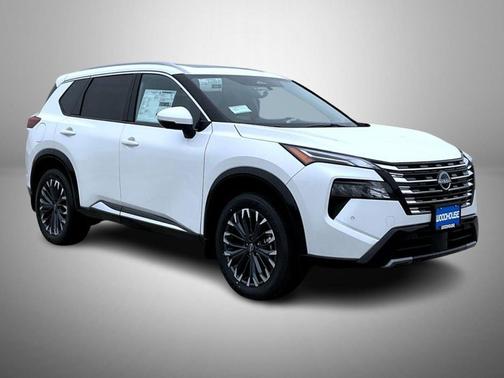 Everest White Pearl Tricoat 2026 Nissan Rogue Platinum