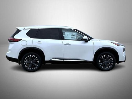 Everest White Pearl Tricoat 2026 Nissan Rogue Platinum