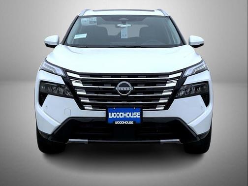Everest White Pearl Tricoat 2026 Nissan Rogue Platinum