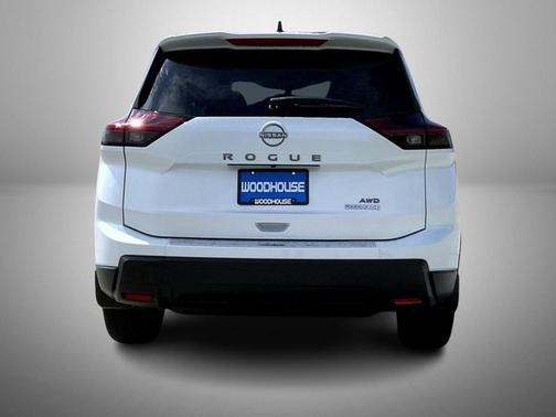 Everest White Pearl Tricoat 2026 Nissan Rogue SV