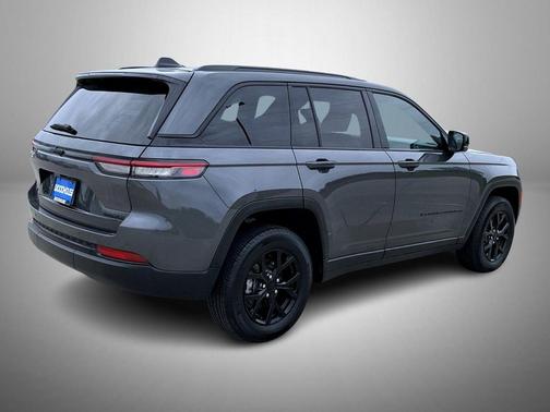 Baltic Gray Metallic Clearcoat 2024 Jeep Grand Cherokee Altitude
