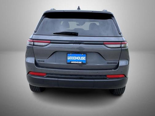 Baltic Gray Metallic Clearcoat 2024 Jeep Grand Cherokee Altitude
