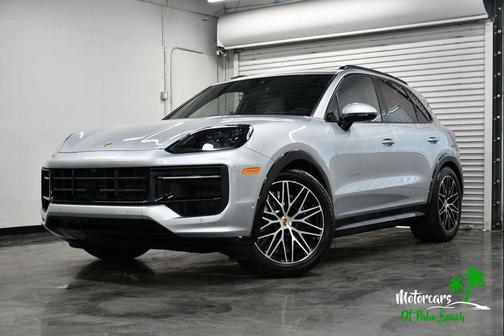 Dolomite Silver Metallic 2025 Porsche Cayenne GTS AWD