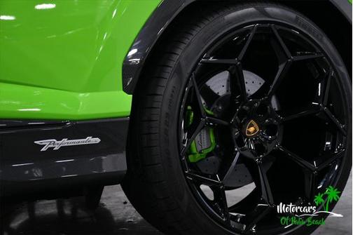 2023 Lamborghini Urus Performante