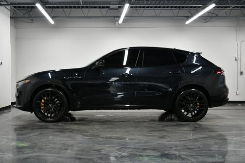 Nero Ribelle Metallic 2022 Maserati Levante Modena S 3.8L