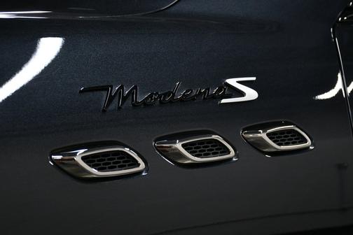 Nero Ribelle Metallic 2022 Maserati Levante Modena S 3.8L