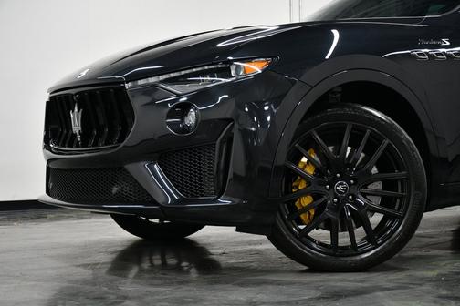 Nero Ribelle Metallic 2022 Maserati Levante Modena S 3.8L