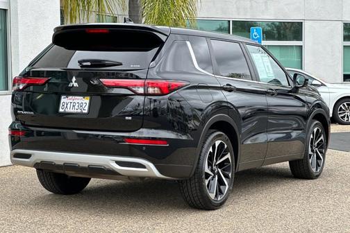2022 Mitsubishi Outlander SE