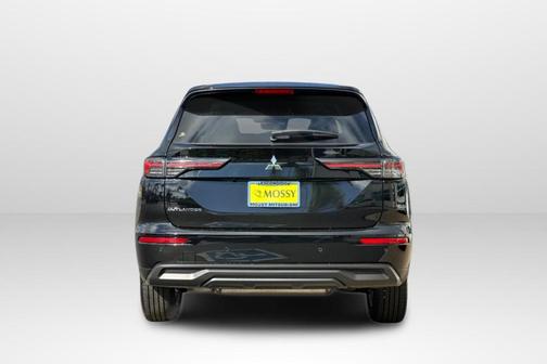 Labrador Black Pearl 2026 Mitsubishi Outlander ES