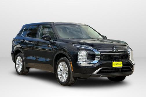 Labrador Black Pearl 2026 Mitsubishi Outlander ES