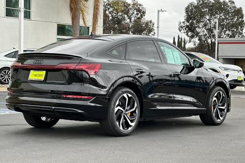 2023 Audi e-tron S line Premium