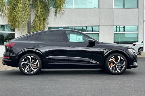 2023 Audi e-tron S line Premium