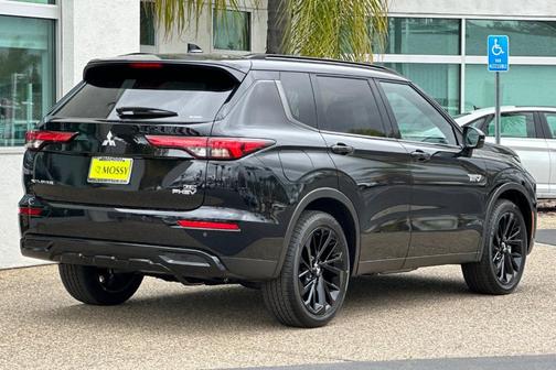 2025 Mitsubishi Outlander PHEV SEL