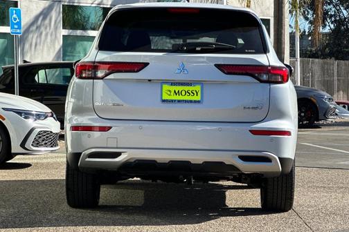 2025 Mitsubishi Outlander PHEV SE