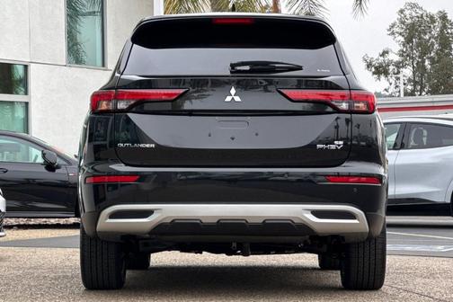 2025 Mitsubishi Outlander PHEV SE