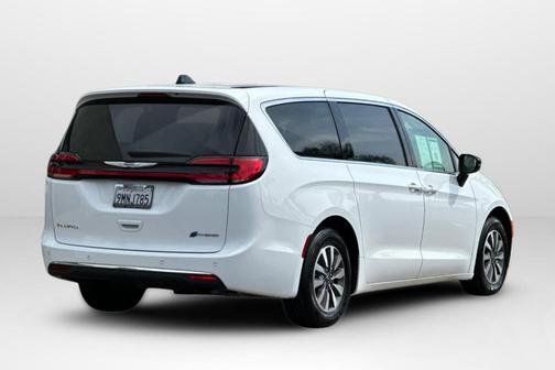 2024 Chrysler Pacifica Hybrid Select