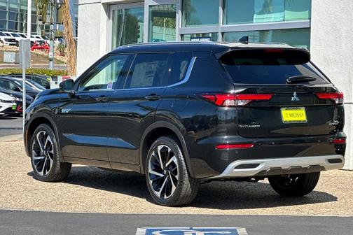 2025 Mitsubishi Outlander PHEV SEL