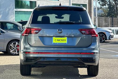2022 Volkswagen Tiguan 2.0T SE R-Line Black