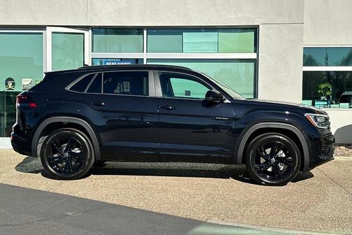 2026 Volkswagen Atlas Cross Sport 2.0T SEL R-Line Black